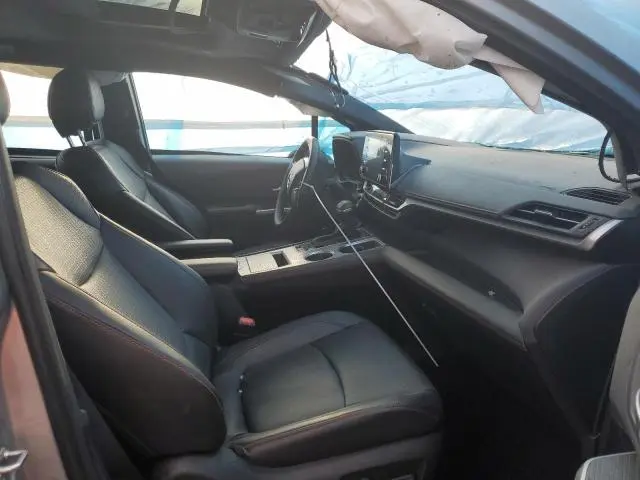 2023 TOYOTA SIENNA XSE  
