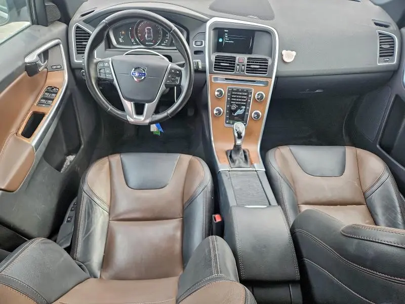 2016 VOLVO XC60 T6 PLATINUM  