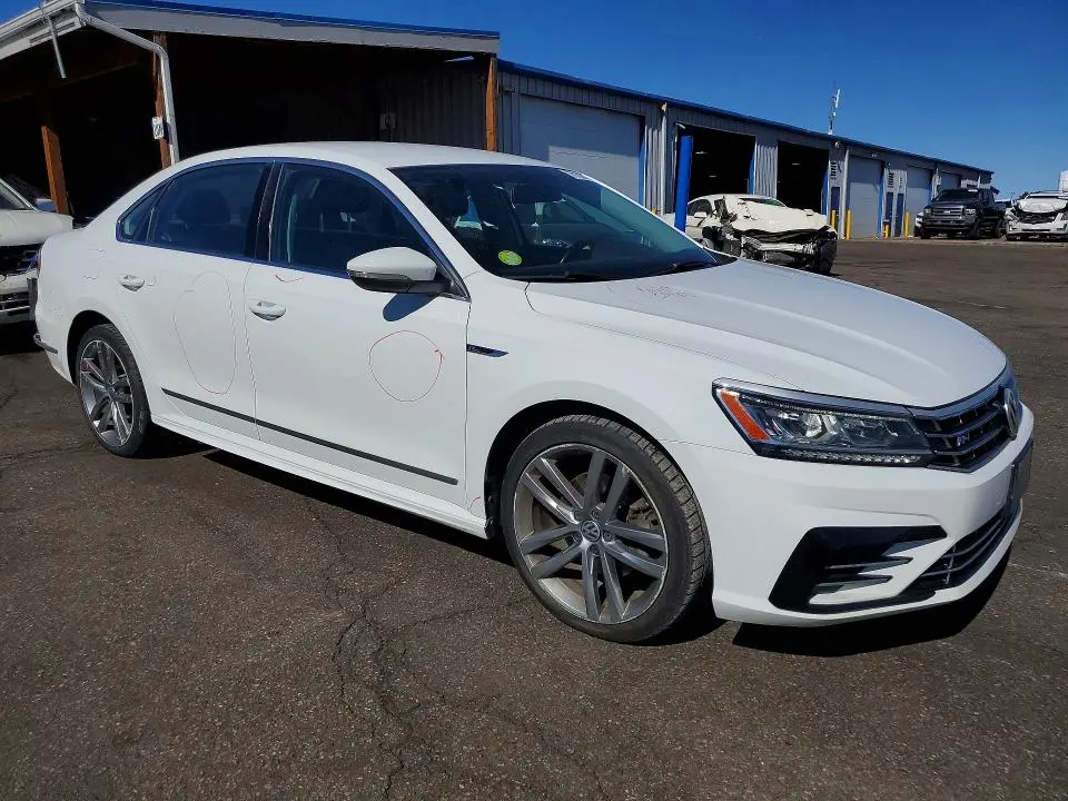 2017 VOLKSWAGEN PASSAT R-LINE  