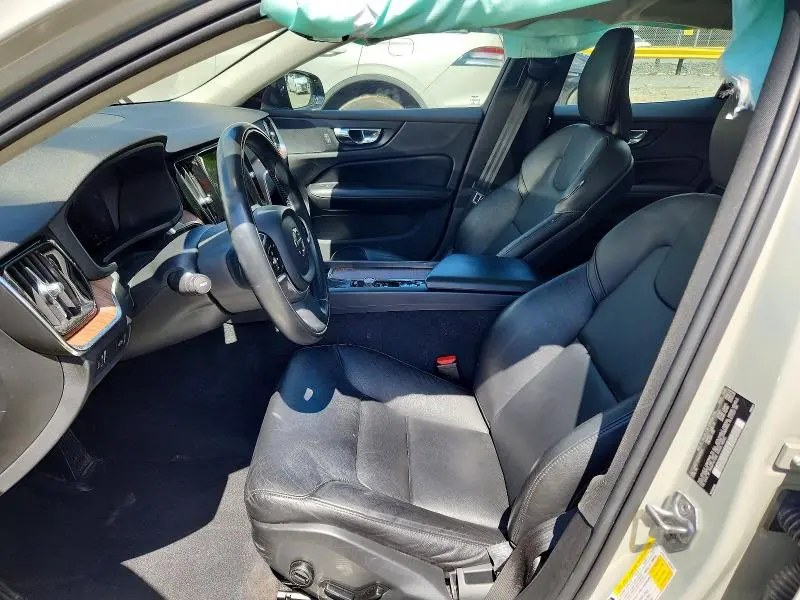 2021 VOLVO S60 T5 MOMENTUM  