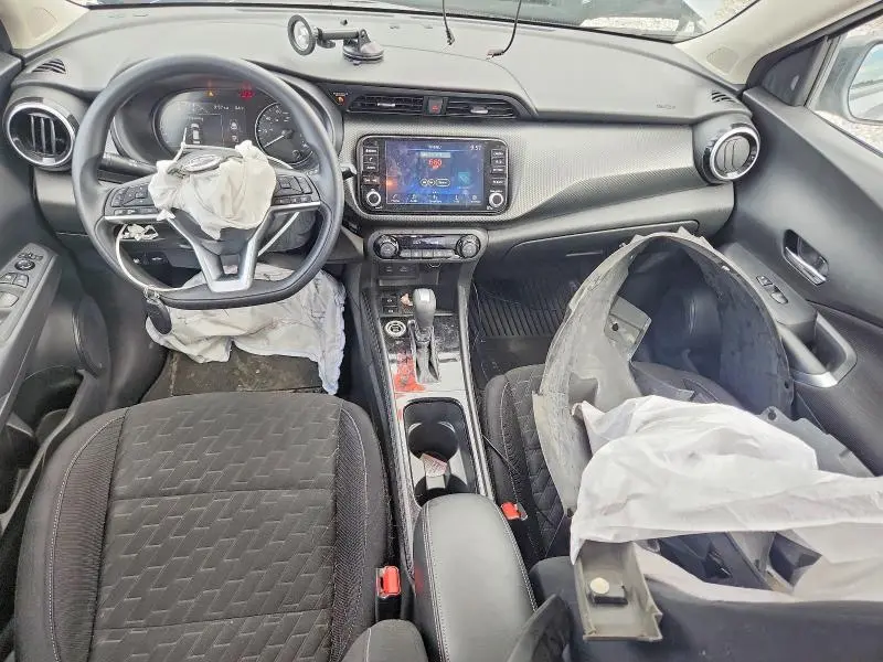 2022 NISSAN KICKS SV  