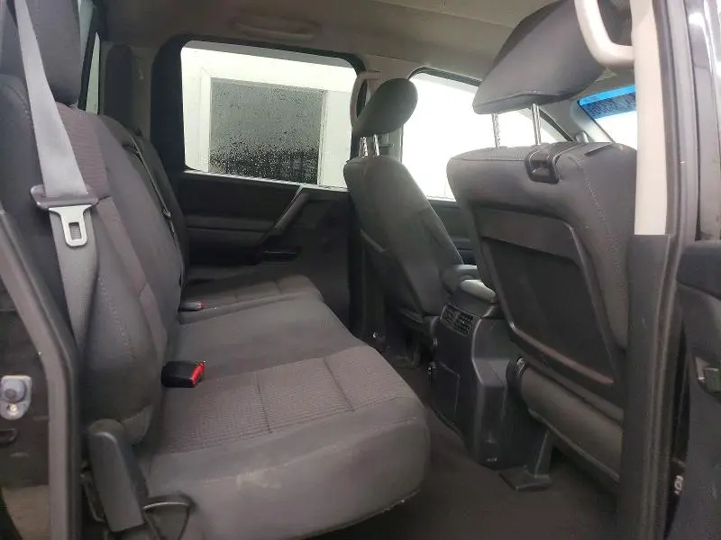 2014 NISSAN TITAN SV  