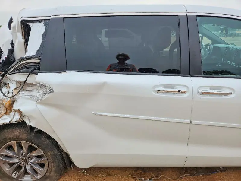 2022 TOYOTA SIENNA XLE  