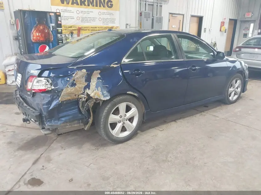 2011 TOYOTA CAMRY SE