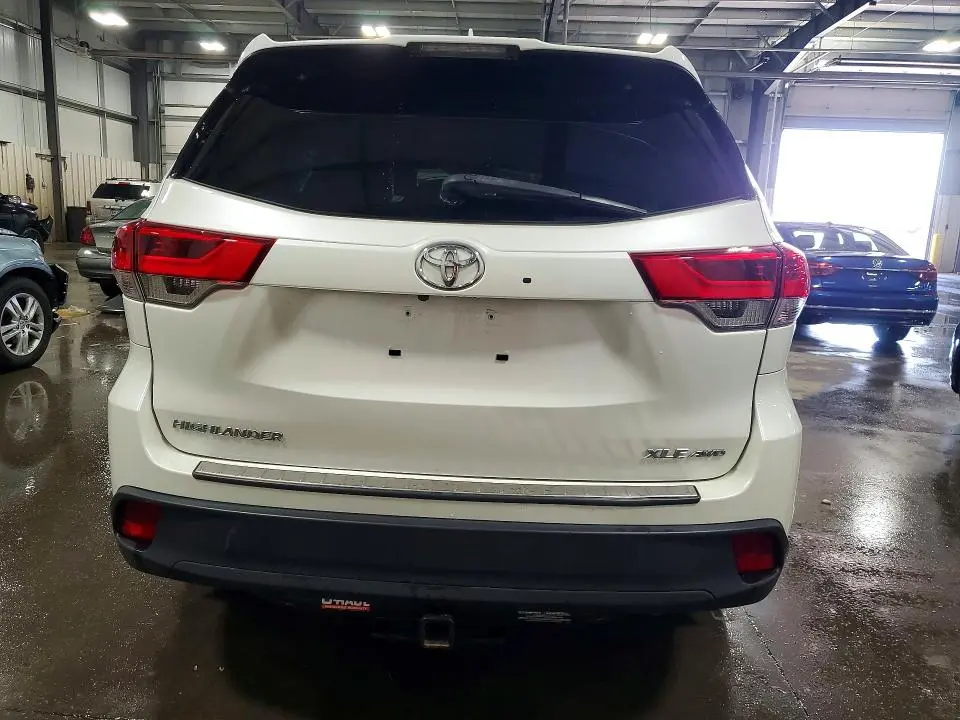 2019 TOYOTA HIGHLANDER XLE  