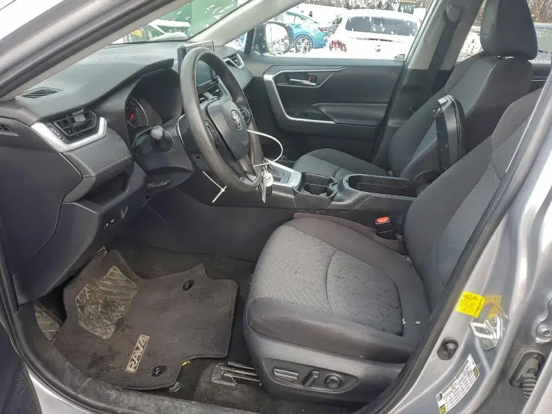 2020 TOYOTA RAV4 XLE  