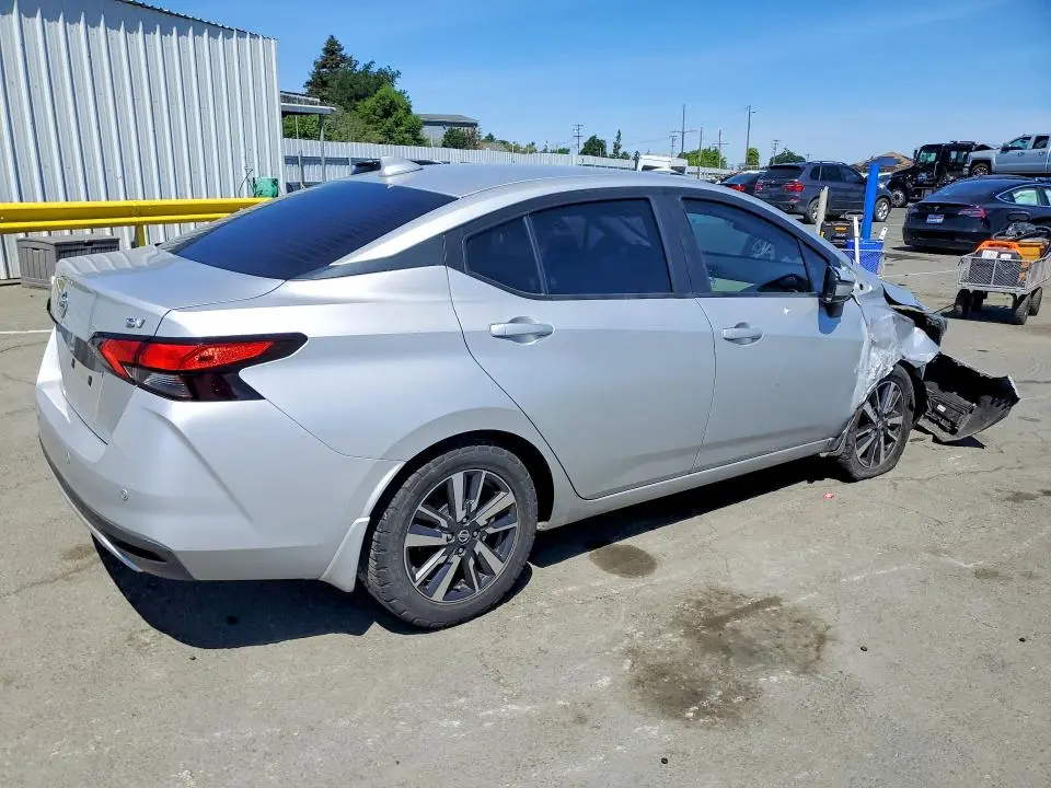 2021 NISSAN VERSA SV  