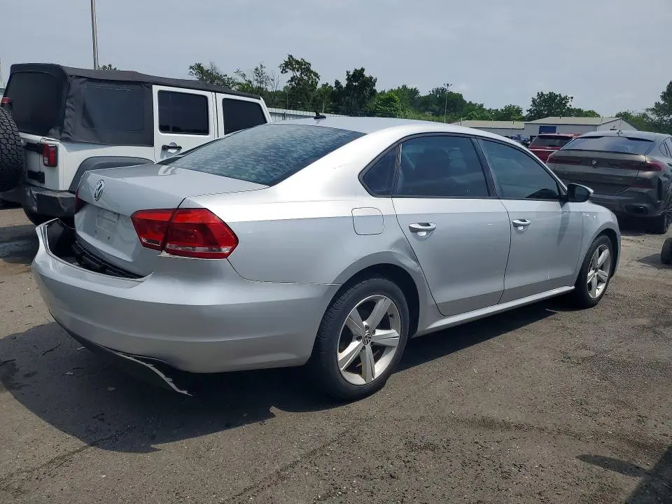 2012 VOLKSWAGEN PASSAT S  