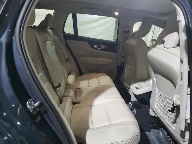 2020 VOLVO V60 CROSS COUNTRY T5 MOMENTUM  