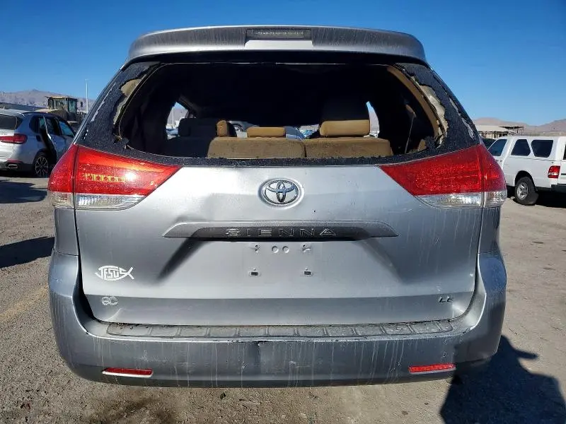 2011 TOYOTA SIENNA LE  