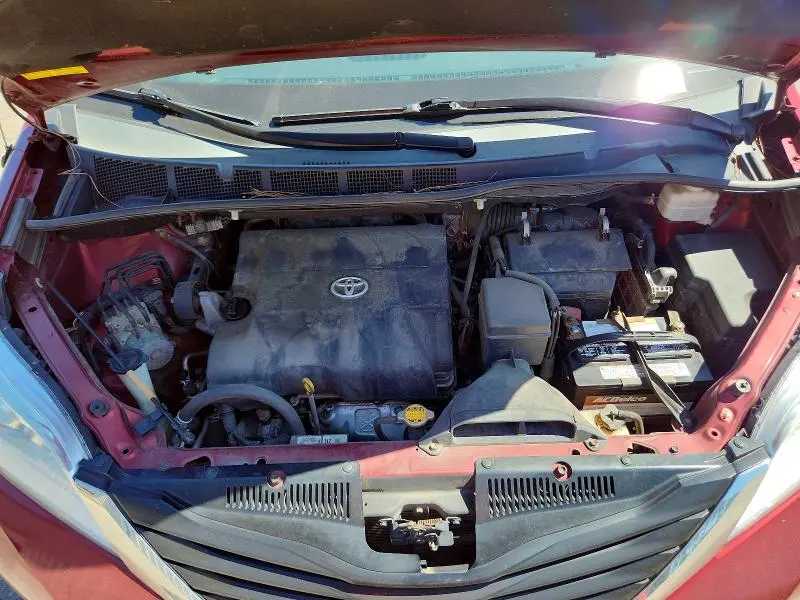 2011 TOYOTA SIENNA LE  