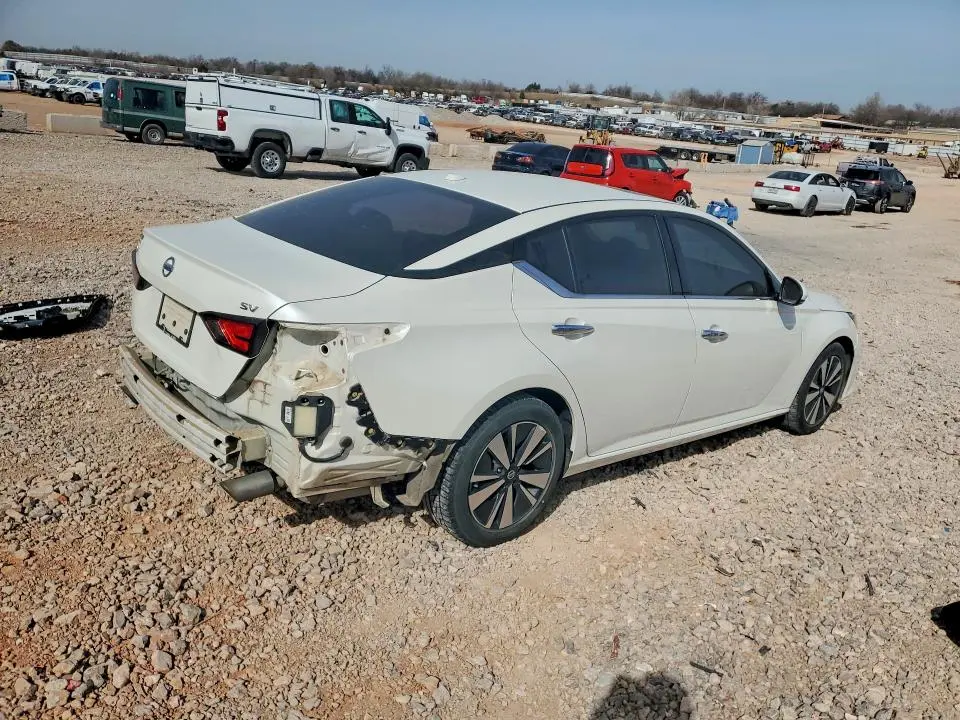 2019 NISSAN ALTIMA SV  