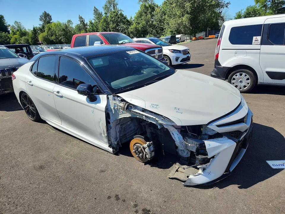 2020 TOYOTA CAMRY XSE  