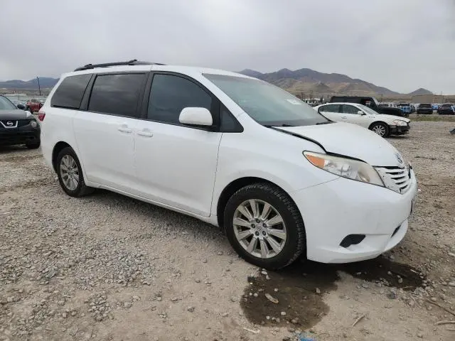 2015 TOYOTA SIENNA LE  