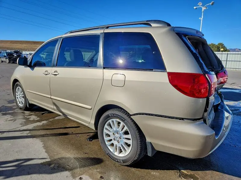 2010 TOYOTA SIENNA XLE  
