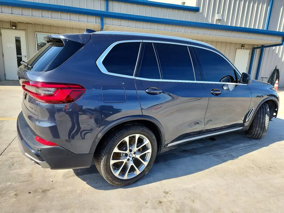 2020 BMW X5   