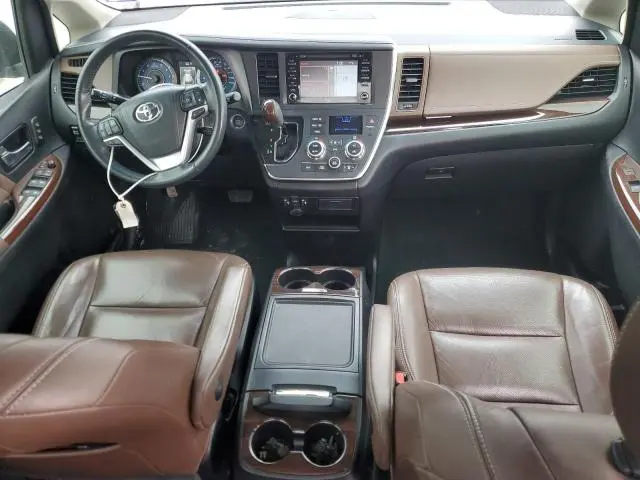 2019 TOYOTA SIENNA XLE  