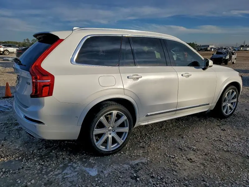 2017 VOLVO XC90 T8  