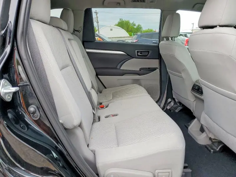 2019 TOYOTA HIGHLANDER LE  