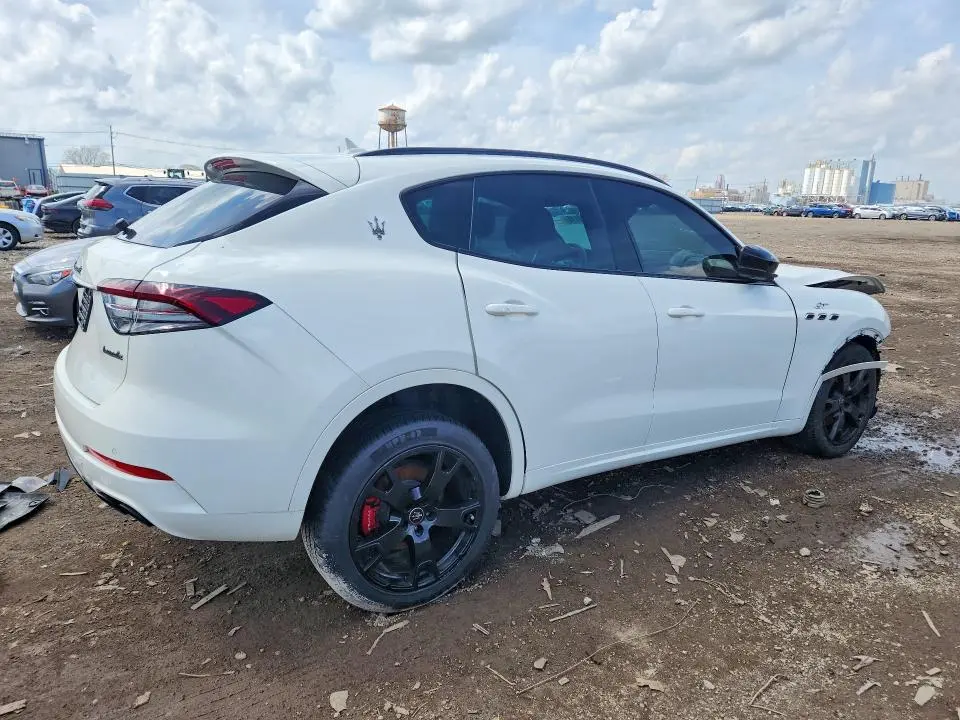 2022 MASERATI LEVANTE BASE  