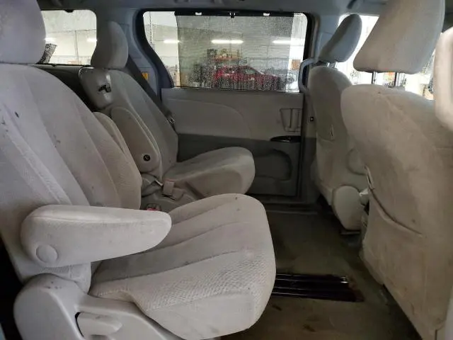 2013 TOYOTA SIENNA LE  