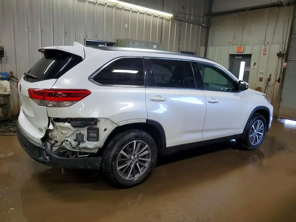 2019 TOYOTA HIGHLANDER XLE  