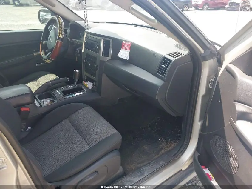 2010 JEEP GRAND CHEROKEE LAREDO