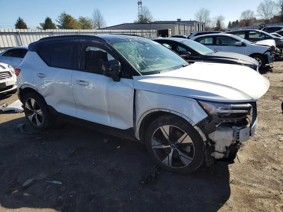 2022 VOLVO XC40 P8 RECHARGE PLUS  