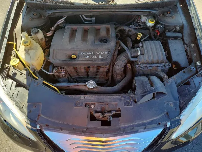 2013 CHRYSLER 200 LX  