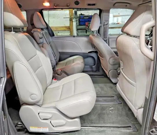 2015 TOYOTA SIENNA XLE 8-PASSENGER  