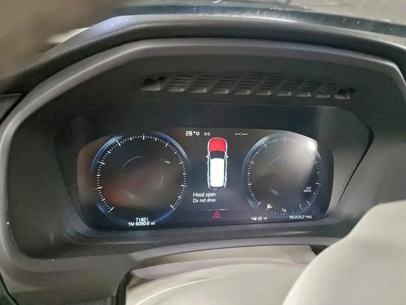 2020 VOLVO XC90 T6 MOMENTUM  