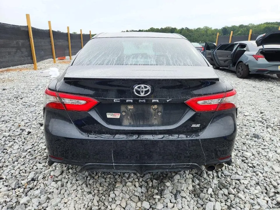 2018 TOYOTA CAMRY SE  