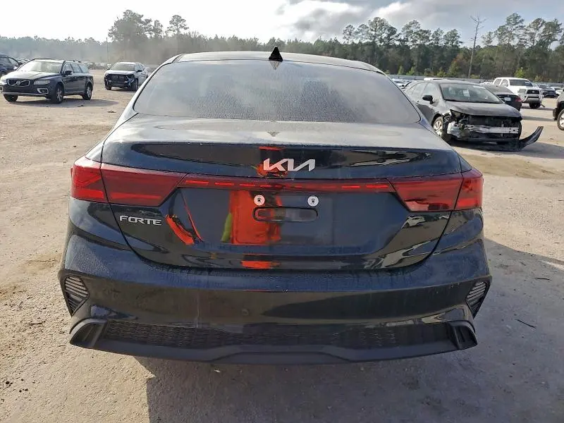 2023 KIA FORTE LX  