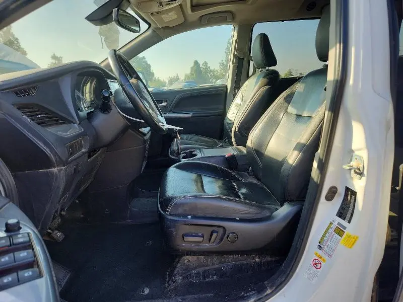 2019 TOYOTA SIENNA SE 8-PASSENGER  