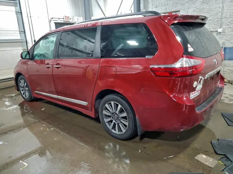 2020 TOYOTA SIENNA XLE  