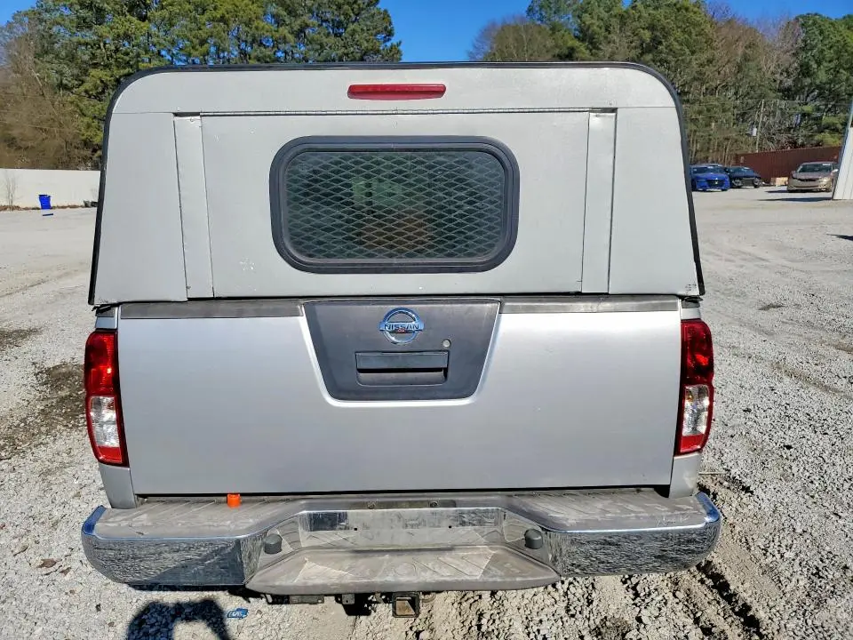 2011 NISSAN FRONTIER SV V6  