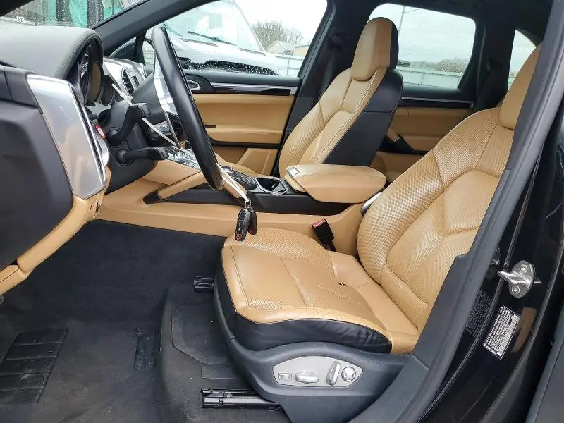 2016 PORSCHE CAYENNE   