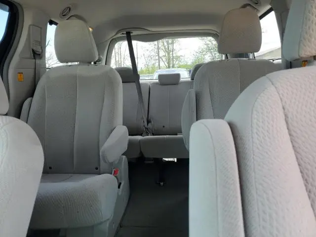 2011 TOYOTA SIENNA LE  