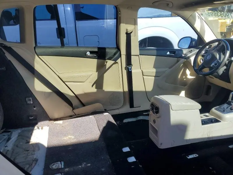 2013 VOLKSWAGEN TIGUAN S  