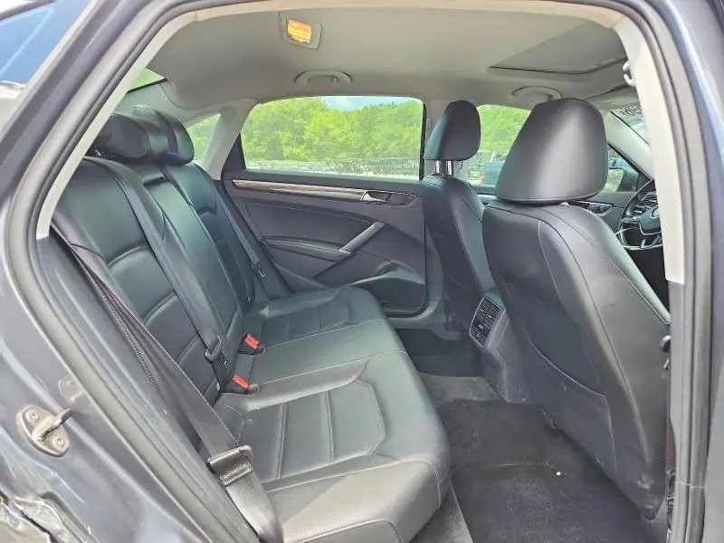 2018 VOLKSWAGEN PASSAT SE  