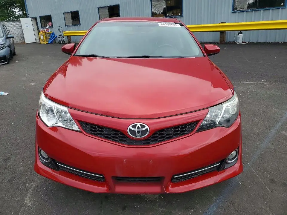 2014 TOYOTA CAMRY SE  