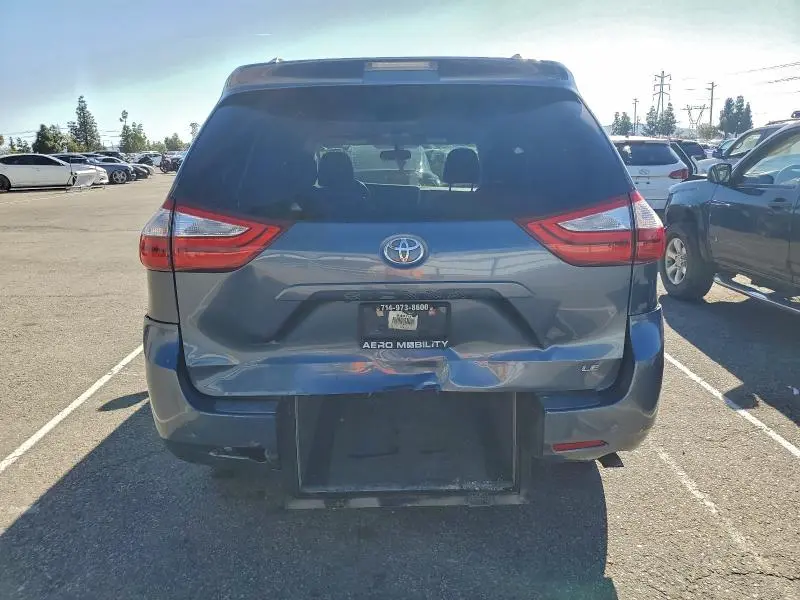 2016 TOYOTA SIENNA LE  