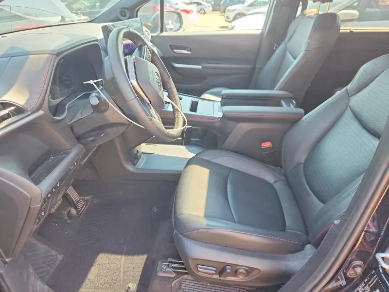 2025 TOYOTA SIENNA LE  