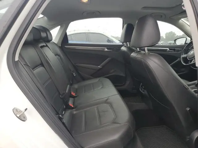 2016 VOLKSWAGEN PASSAT SE  