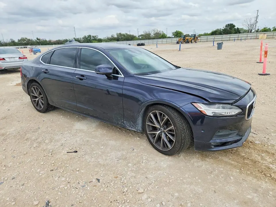 2019 VOLVO S90 T5 MOMENTUM  