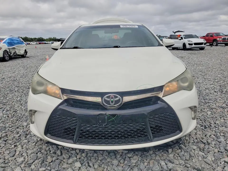 2015 TOYOTA CAMRY SE  