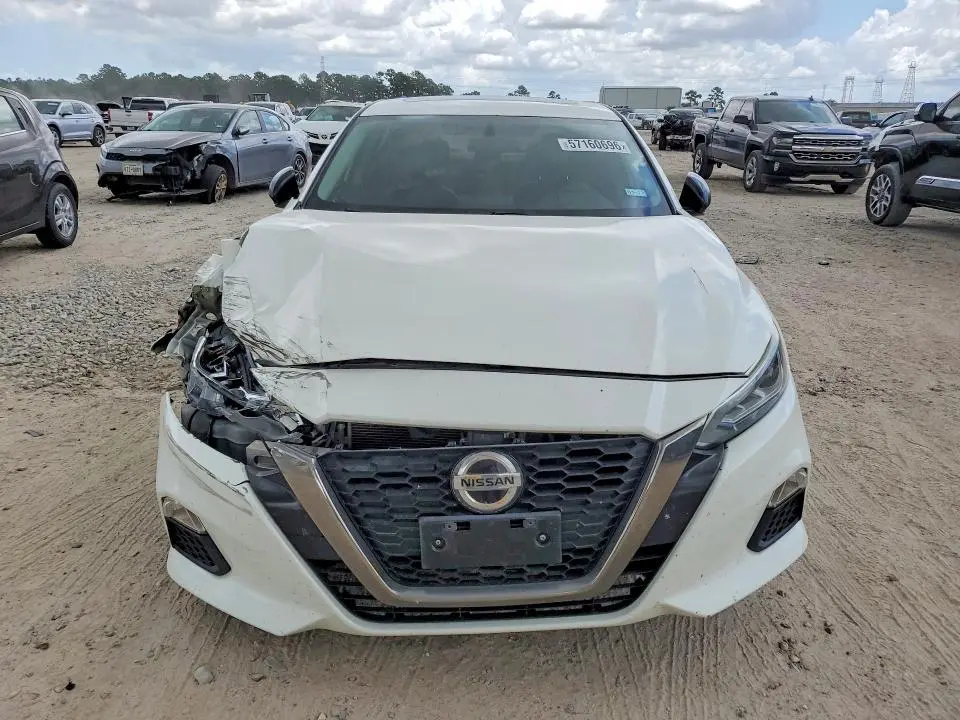 2019 NISSAN ALTIMA SR  