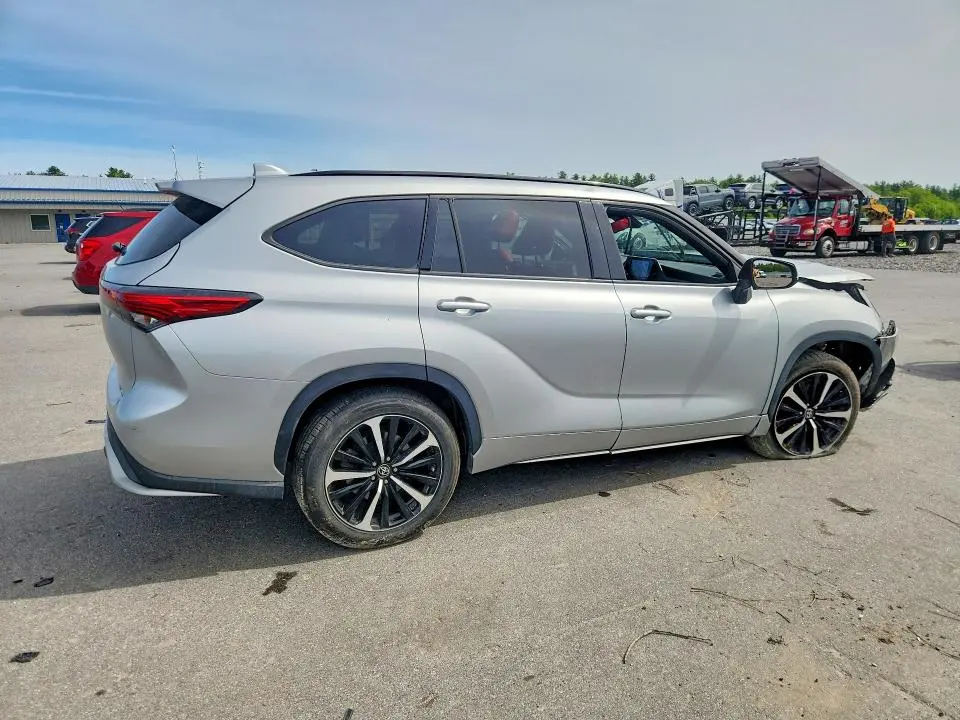2021 TOYOTA HIGHLANDER XSE  