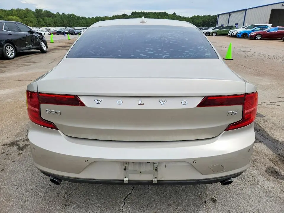2018 VOLVO S90 T5 MOMENTUM  