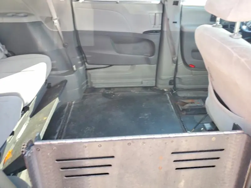 2017 TOYOTA SIENNA LE MOBILITY 7-PASSENGER  
